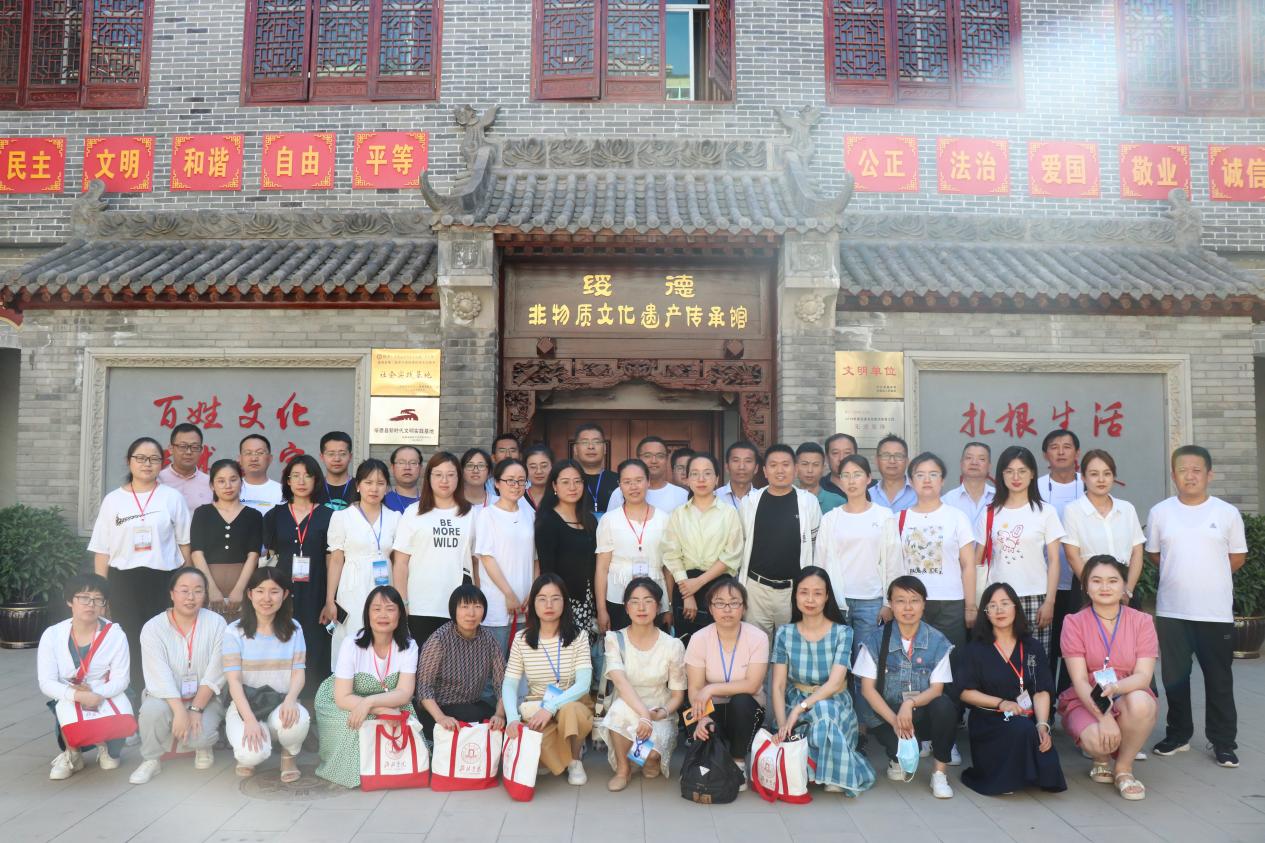 说明: 33.绥德县文化馆合影