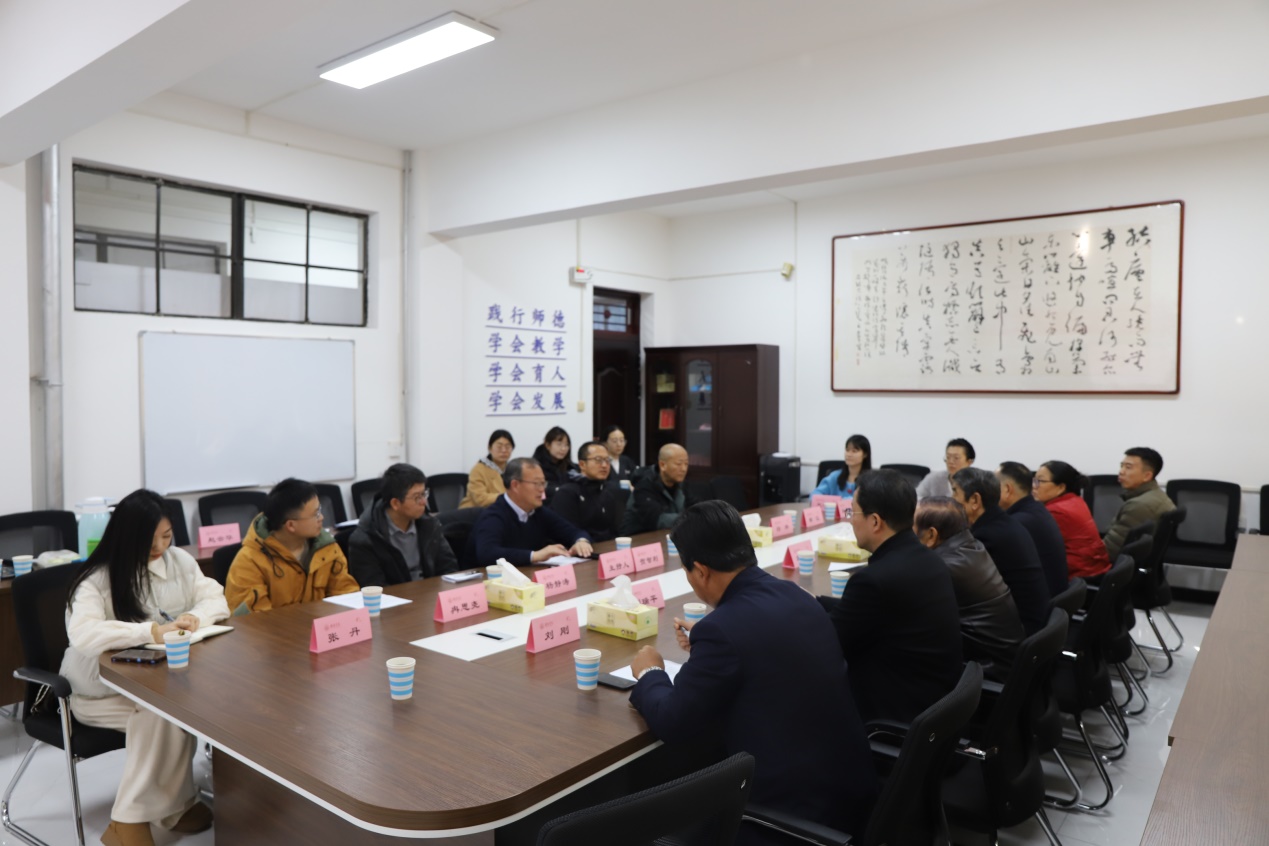 说明: C:\Users\Lenovo\Desktop\第三届第四次理事会\第三届第四次理事会\IMG_8789.JPG