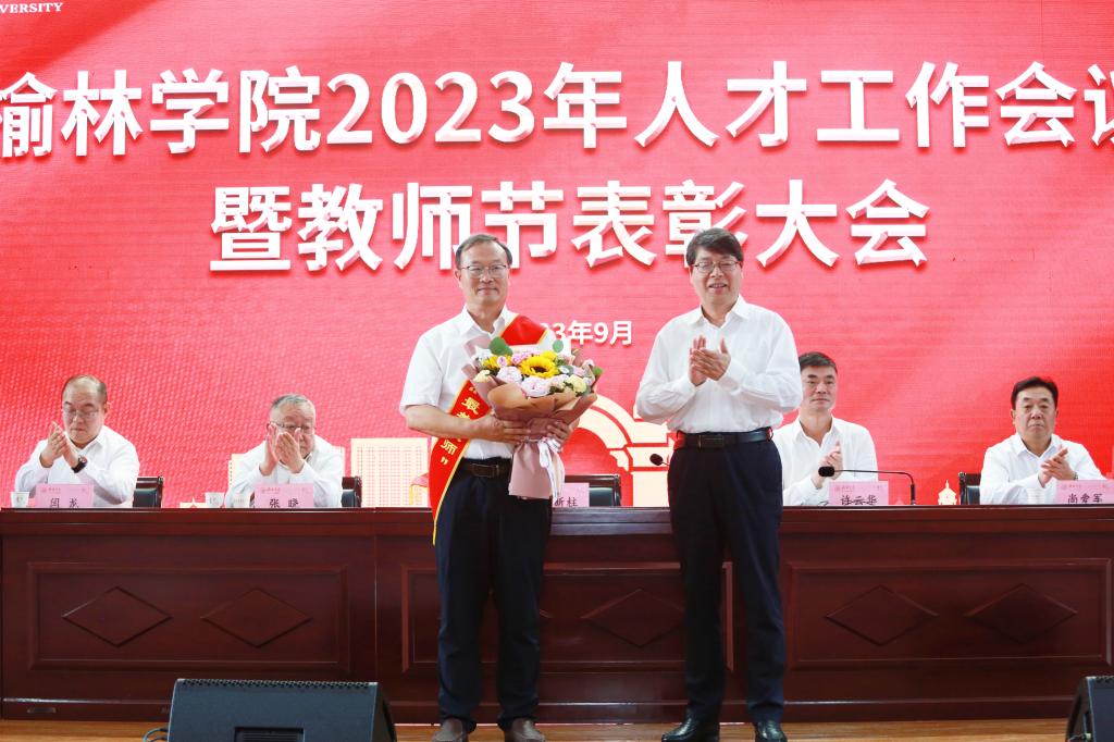 说明: https://www.yulinu.edu.cn/__local/C/97/20/B30A68C129071D9BEDFA653BF66_17A2D8B7_19603.jpg